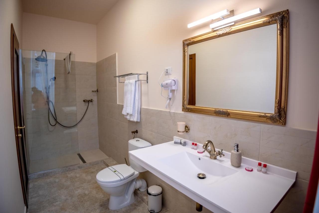 Ana Boutique Bed & Breakfast Alba Iulia Exterior photo