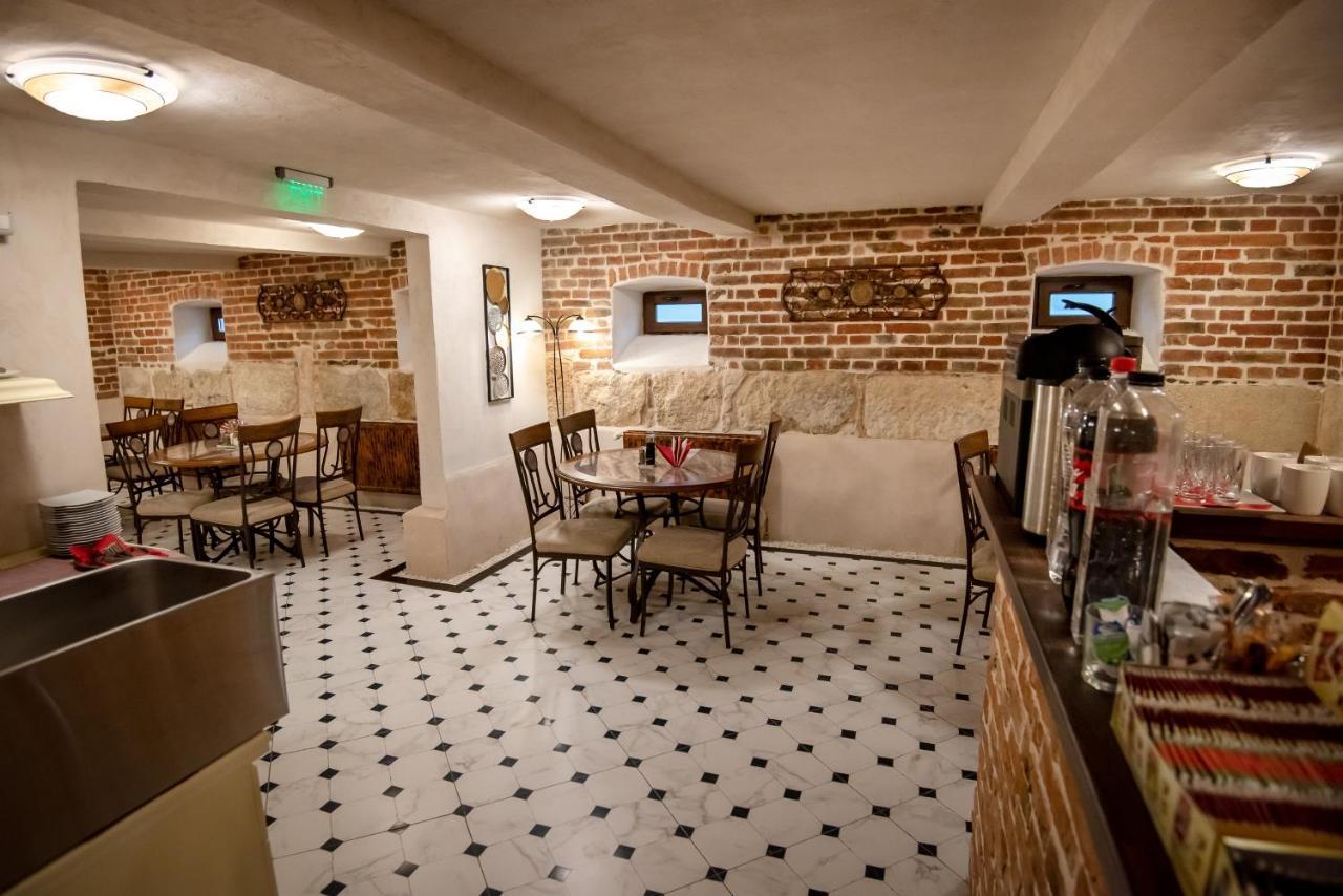 Ana Boutique Bed & Breakfast Alba Iulia Exterior photo