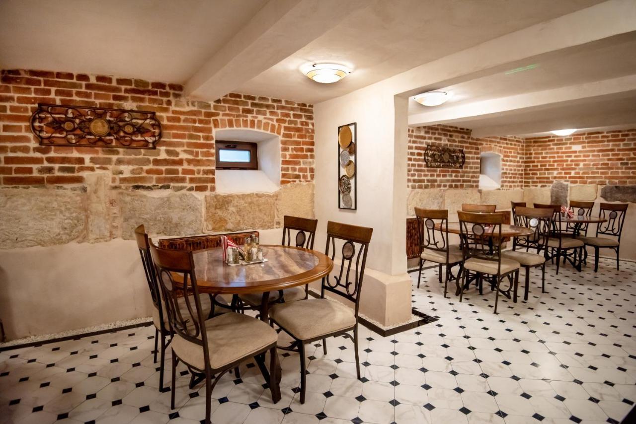Ana Boutique Bed & Breakfast Alba Iulia Exterior photo