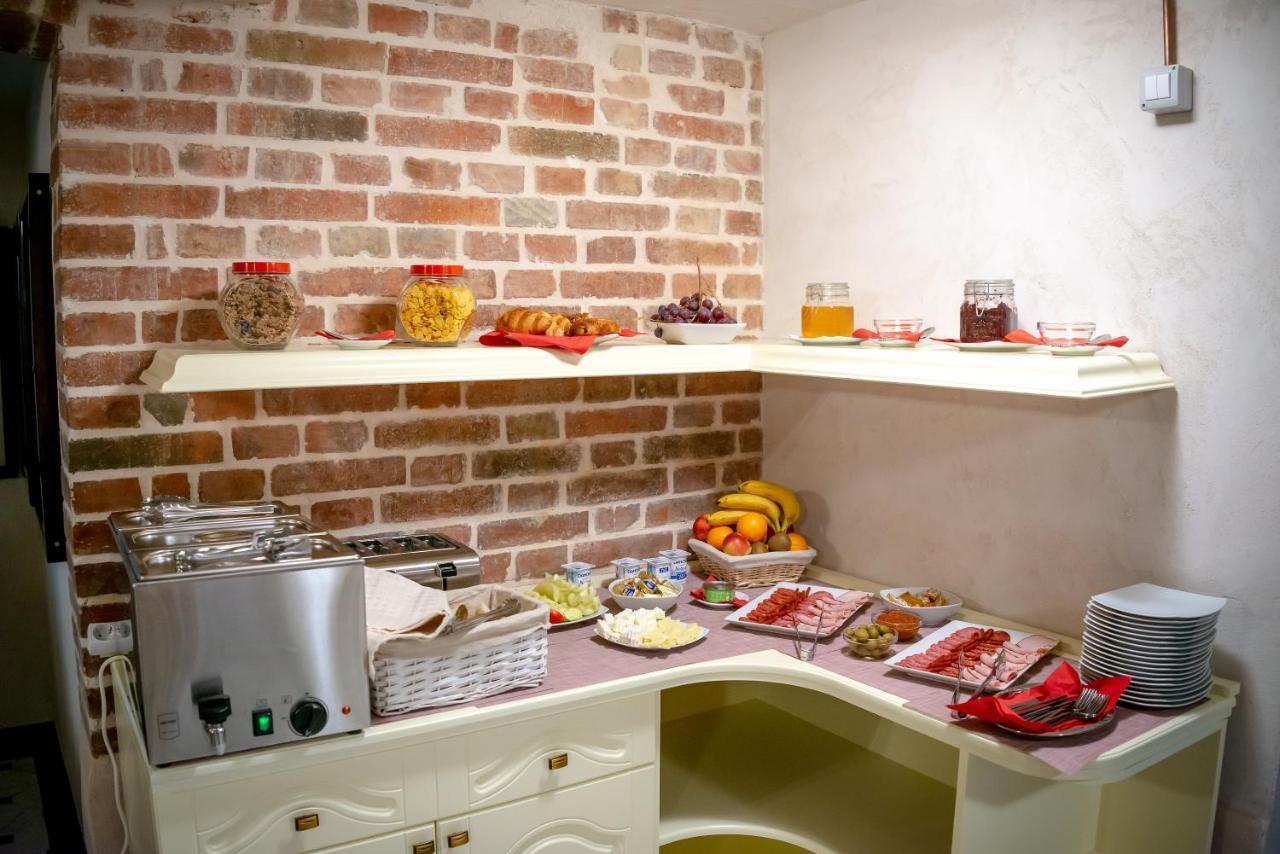 Ana Boutique Bed & Breakfast Alba Iulia Exterior photo